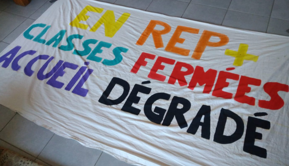 sebbarles's tweet photo. 43 classes supprimées à #Marseille avec la nouvelle carte scolaire, conséquence directe du budget d'austérité voté à l'Assemblée nationale en février.
Nos enfants ont besoin de plus de soutien et d’encadrement et non de classes surchargées &amp; d’un service public éducatif au rabais https://t.co/chscyS7Qqj