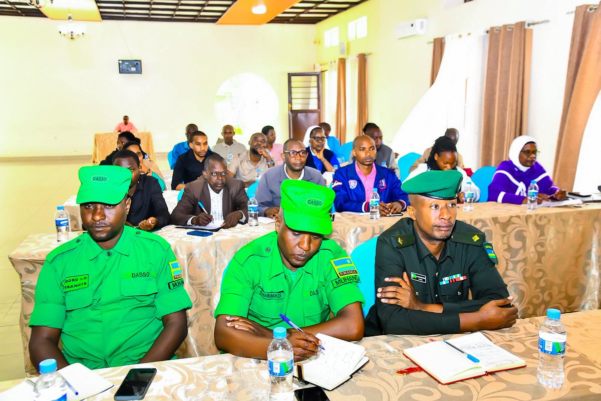 Muhangadis's tweet photo. 2/3…Ingamba zo gukumira no kwirinda ibiza, ibipimo by'ubuhinzi (Seasons A&amp;B), uburezi no kwitegura abana bagiye kuza mu biruhuko, n'izindi ngamba zigamije kuzamura ibipimo by'ubukangurambaga. https://t.co/P7mWhOPjxv