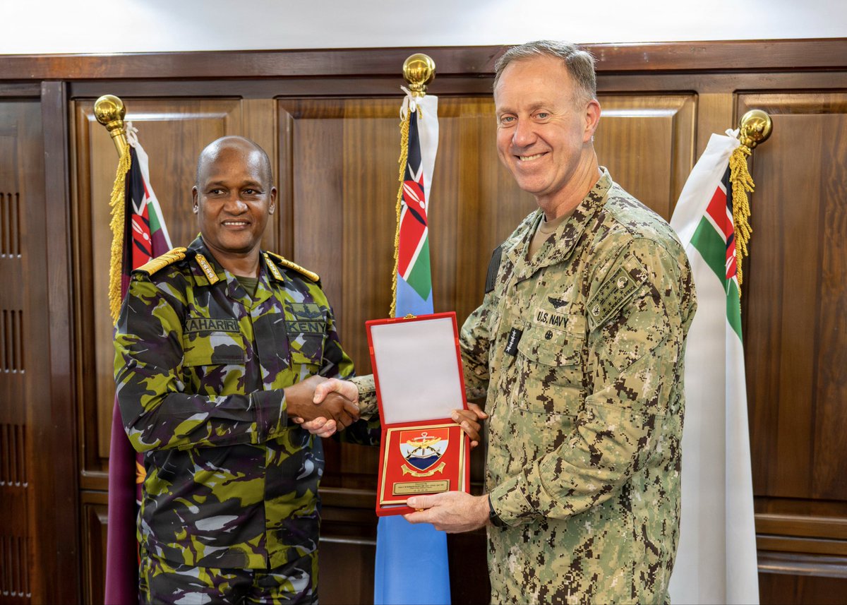 USNavyEurope's tweet image. 🇺🇸🇰🇪 ADM Wikoff visited Kenya to reinforce our shared commitment to maritime security &amp;amp; counter-terrorism.

c6f.navy.mil/Press-Room/New…

#USNavy #NAVAF #Kenya #SecurityPartnership #ReadyForces #Freedom250
@kdfinfo @USNavy @USAfricaCommand @USEmbassyKenya