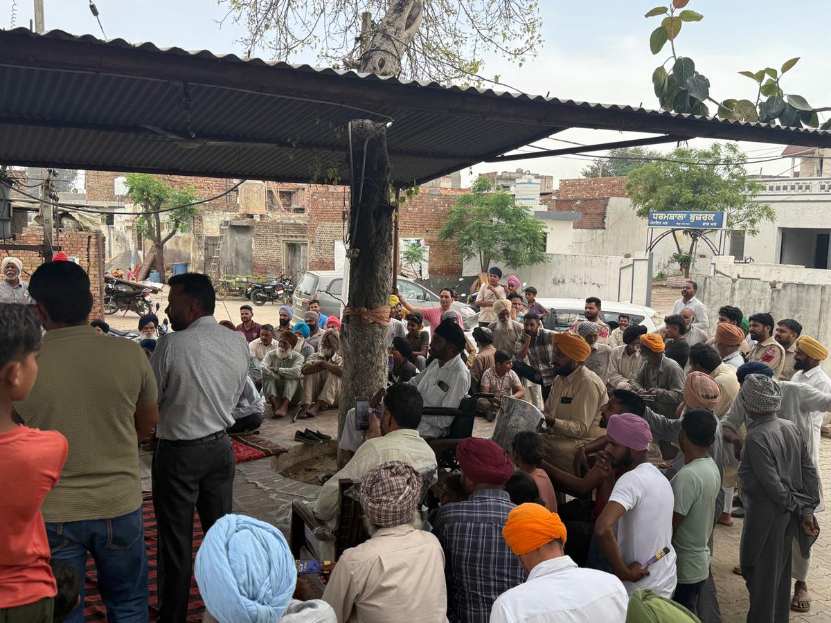 mlakulwantsingh's tweet photo. ਅੱਜ ਪਿੰਡ ਬੁਜਰਕ ਵਿੱਚ  ਲੋਕਾਂ ਦੇ ਵਿਚ ਜਾ ਕੇ ਉਹਨਾਂ ਦੀਆਂ ਸਮੱਸਿਆਵਾਂ ਸੁਣੀਆਂ ਅਤੇ ਪੰਜਾਬ ਸਰਕਾਰ ਦੇ ਪਿਛਲੇ 4 ਸਾਲਾਂ ਦੇ ਲੋਕ-ਭਲਾਈ ਕੰਮਾਂ ਅਤੇ ਆਉਣ ਵਾਲੀਆਂ ਯੋਜਨਾਵਾਂ ਬਾਰੇ ਜਾਣਕਾਰੀ ਸਾਂਝੀ ਕੀਤੀ।
#PunjabDevelopment #AAPPUNJAB #PunjabPolitics #PATRAN #halkashutrana https://t.co/oq8nxsL5gN