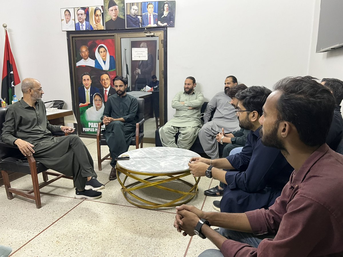 پیپلز اسٹوڈنٹس فیڈریشن کراچی ڈویژن کی تنظیم کی پاکستان پیپلز پارٹی کراچی ڈویژن کے جنرل سیکریٹری رؤف احمد ناگوری سے شہید نجیب احمد کی 36ویں برسی کے سلسلے میں تفصیلی ملاقات اور مشاورت۔