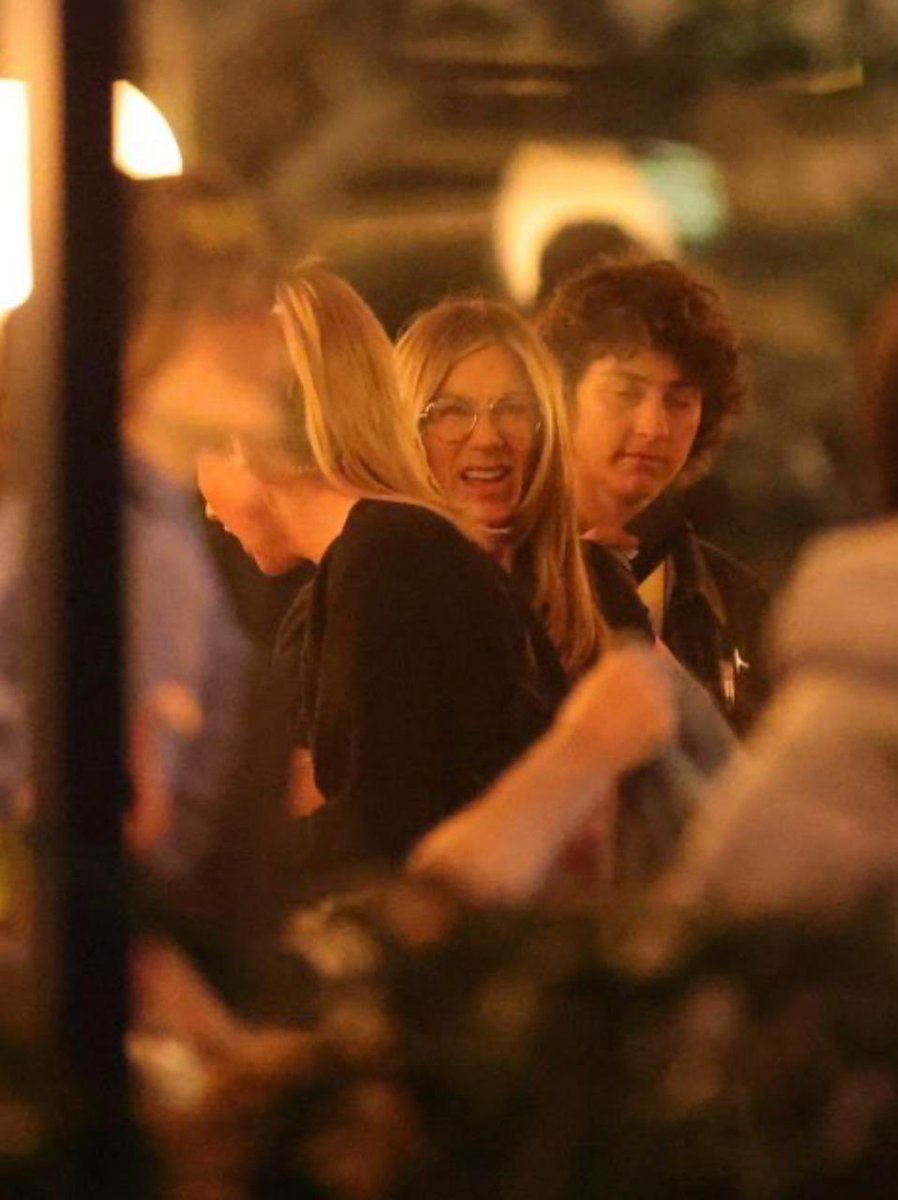 CarolAniston tweet media