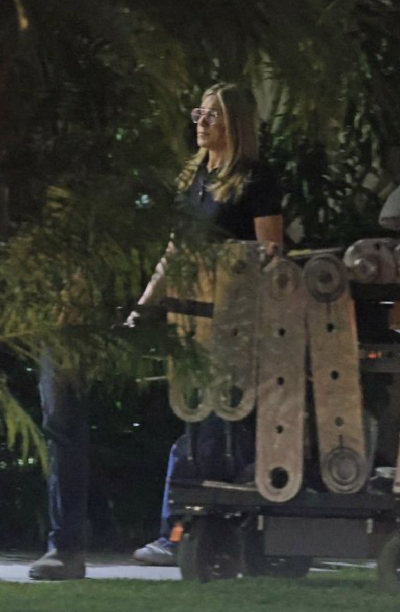 CarolAniston tweet media