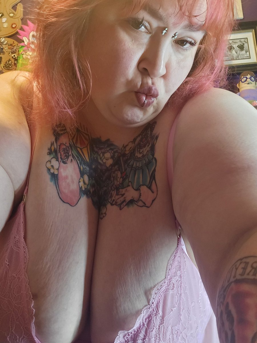 Jessicaburke8's tweet photo. J cups here for titty Tuesday.  #ssbbw #rubywiththejs #jcups #boobs https://t.co/Ly49UQ4D2p