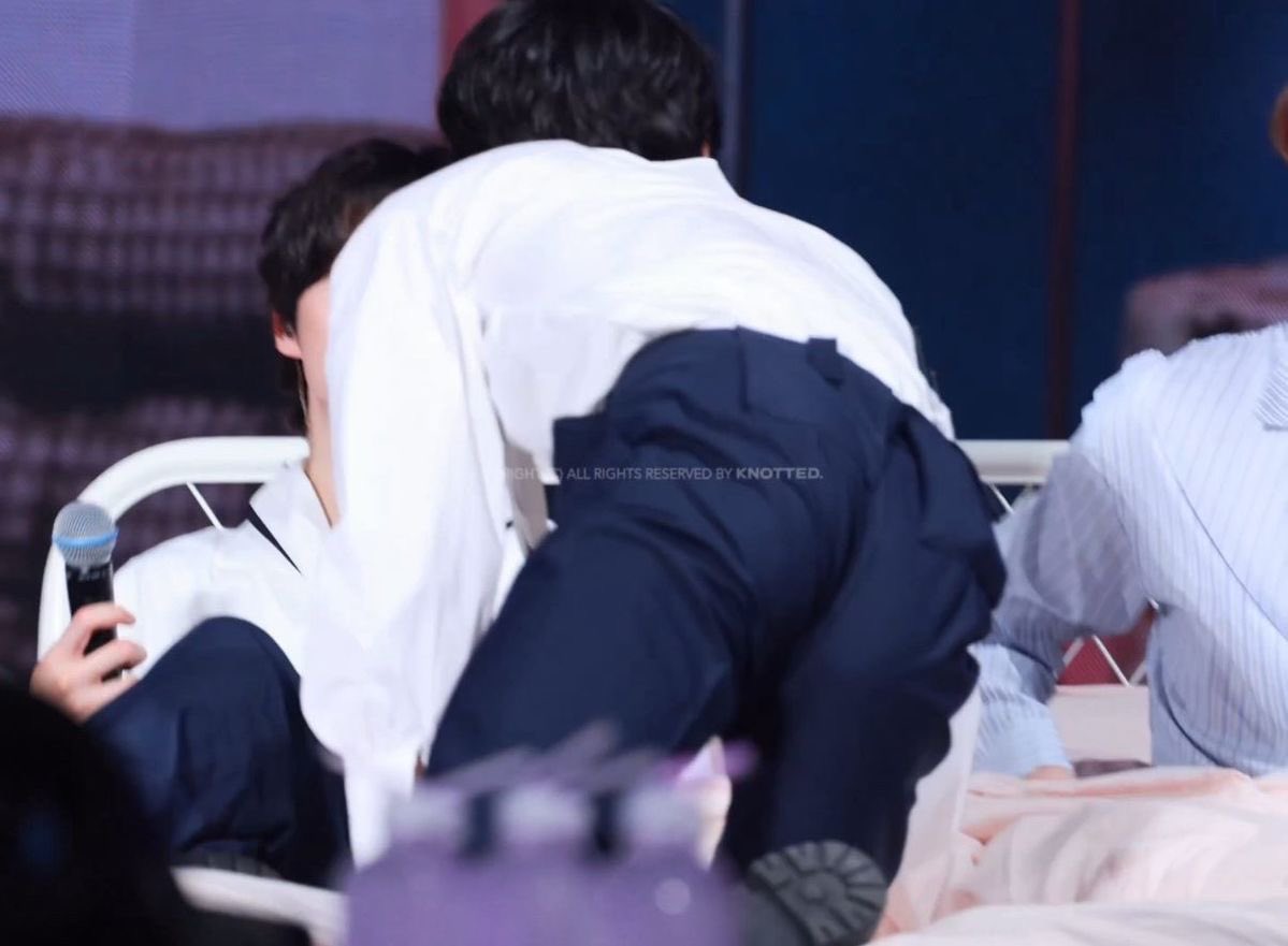 invisible tweet media