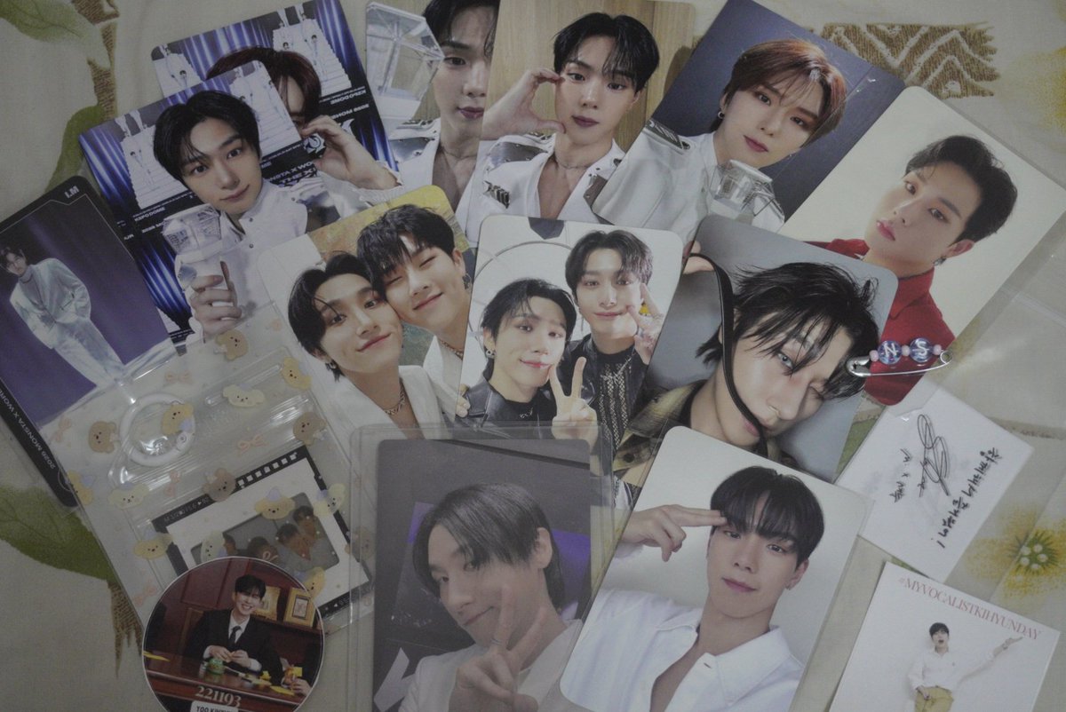 aeyna_starhwa's tweet photo. Sorry bg tak berapa cantik hshs im too tired &amp; this photo literally was taken right after con 🫂 
#MONSTAXinKl freebies hunt 💗 thank you so much mbb!! I love it so much &amp; also to that one international mbb thank you for the kyun tie pc its my wl😭💗
(Tag in comment) https://t.co/UX5RU7FBsD