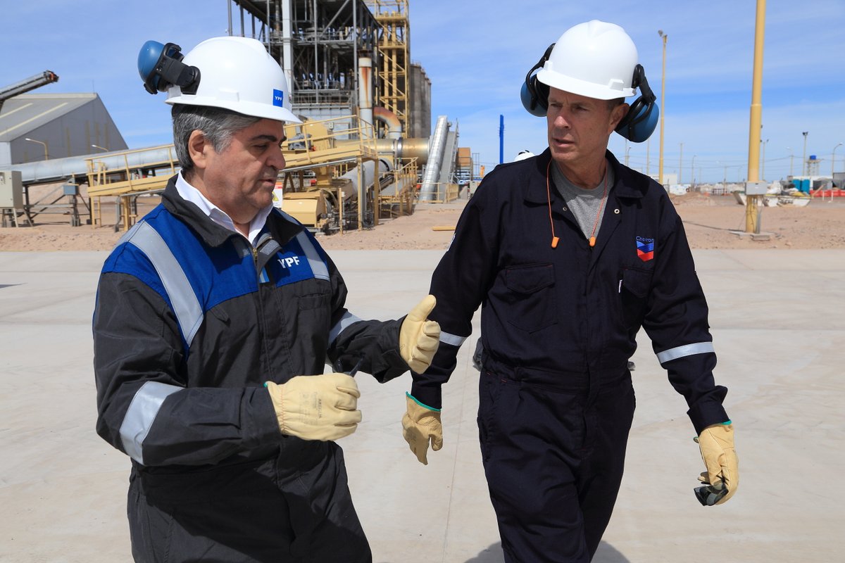 AtlanticCouncil's tweet image. 🏆Mike Wirth, Chairman and CEO of @Chevron, will receive the 2026 @AtlanticCouncil Distinguished Business Leadership Award on April 23 in DC—honoring his leadership driving global strategy and long-term growth. #DLA2026 #ACAwards #Chevron  

Discover more ➡️