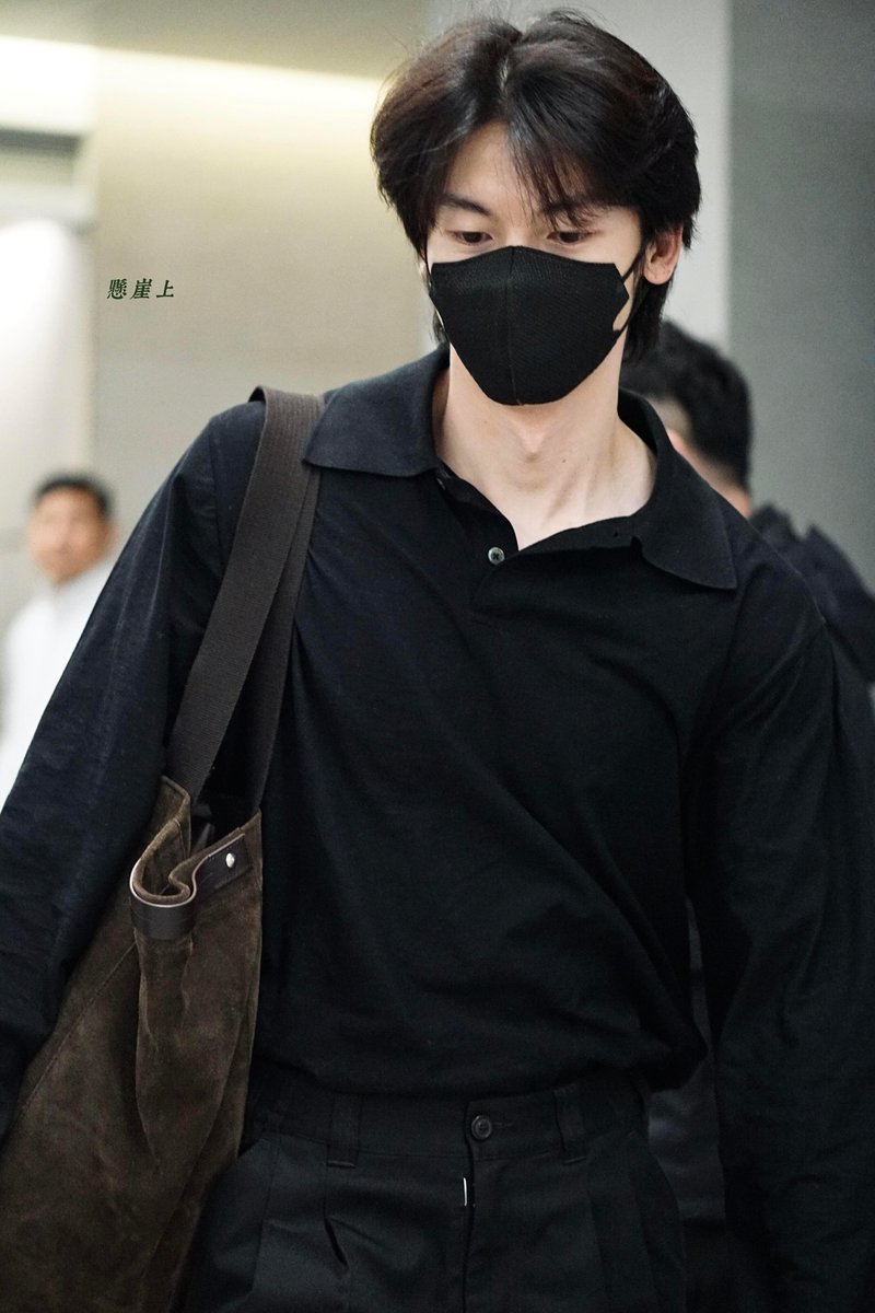 260331 허광한 상해 도착🛬

올블랙 입고 이렇게 청순하다고

상해패션위크 메종마르지엘라 참석 예정인가봄 ͙ᐟ͙ᐟ