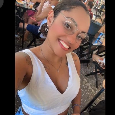 oliv_caroline's tweet photo. #NovaFotoDePerfil https://t.co/P4HlgqW6AO