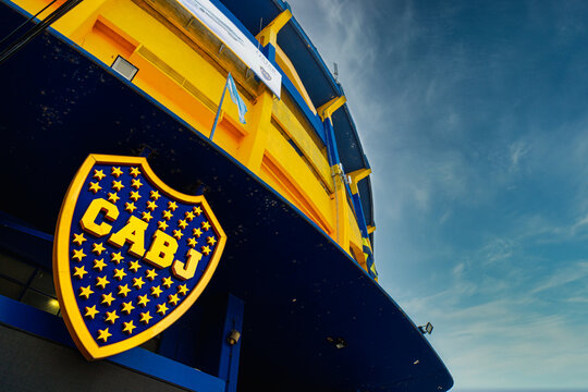 Lodicelaluna's tweet image. @BocaJrsOficial 2026: El Código de Saturno y el Retorno a la Gloria Histórica?
La historia de Boca Juniors parece estar escrita bajo un guion astrológico preciso que se repite cada 28-29 años: el ciclo de retorno de Saturno. 
El club atraviesa un procesos de "poda" necesaria cada