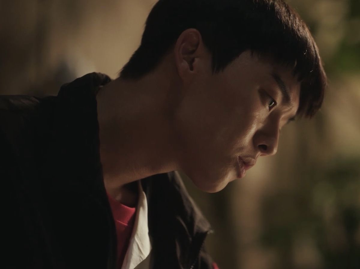 88gwang's tweet photo. 코마에서 깨어나면 말 어눌해진다는데
안수호도 그러지 않을까
발음은 정확한데
문장구사력이 떨어지니까
하고싶은 말도 제대로 안 나와서
말보다 행동으로 표현할 것 같음
연시은 손목 확 잡아당겨서
자기 옆으로 오게한다던가...
힘조절도 안돼서 연시은 손목에
항상 멍자국 달고 있었으면 https://t.co/cN0fm7GPMz