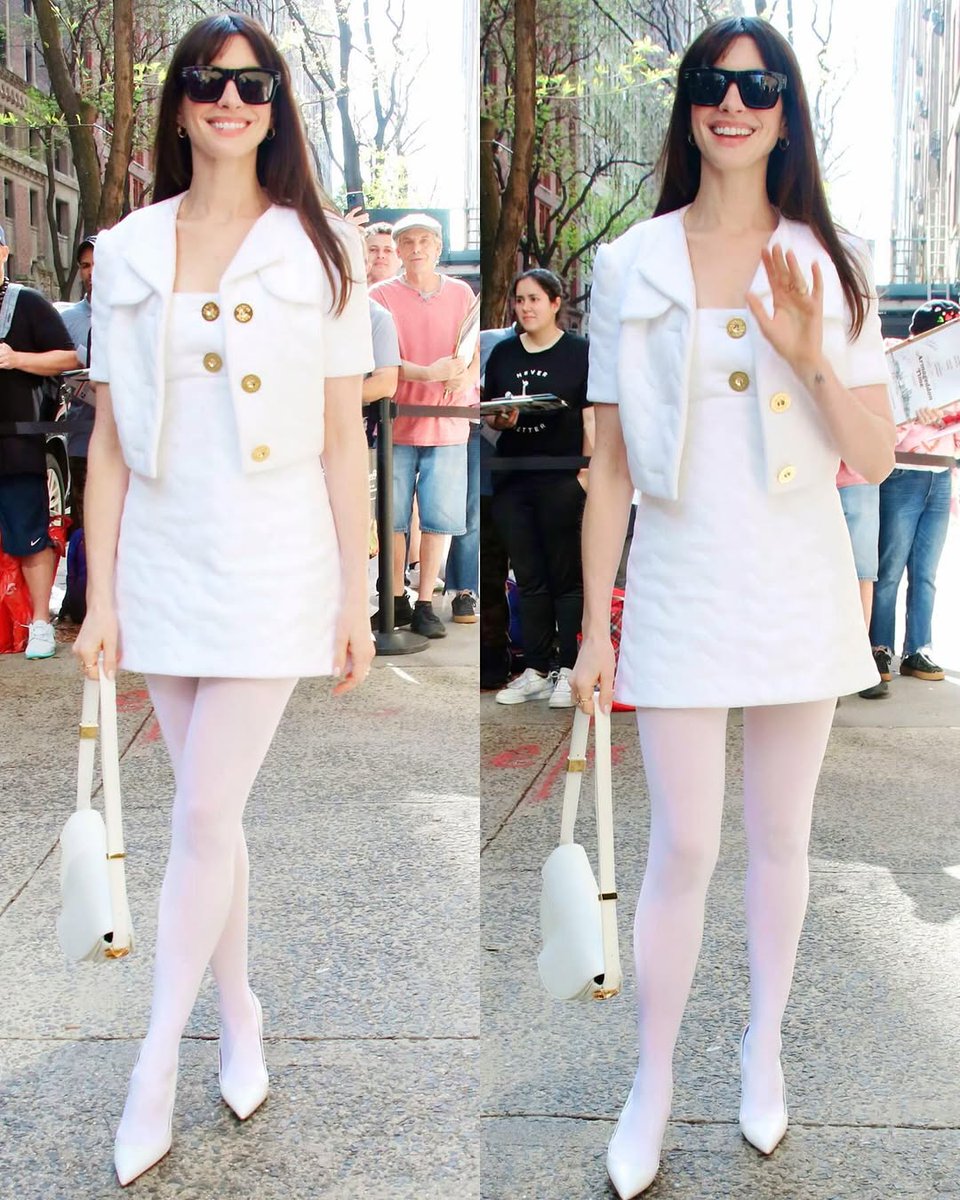 sparkles tweet media