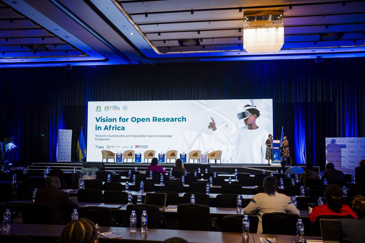 jumuiya's tweet image. 𝟒𝐓𝐇 𝐄𝐀𝐂 𝐒𝐓𝐈 𝐂𝐎𝐍𝐅𝐄𝐑𝐄𝐍𝐂𝐄
#AI4EAC 

On Day 2 of the 4th STI Conference, the EAC, in partnership with @NEPAD_Agency and @SciforAfrica, formally unveiled Africa’s draft Vision for #OpenResearch — a blueprint for an African-led, globally influential open research
