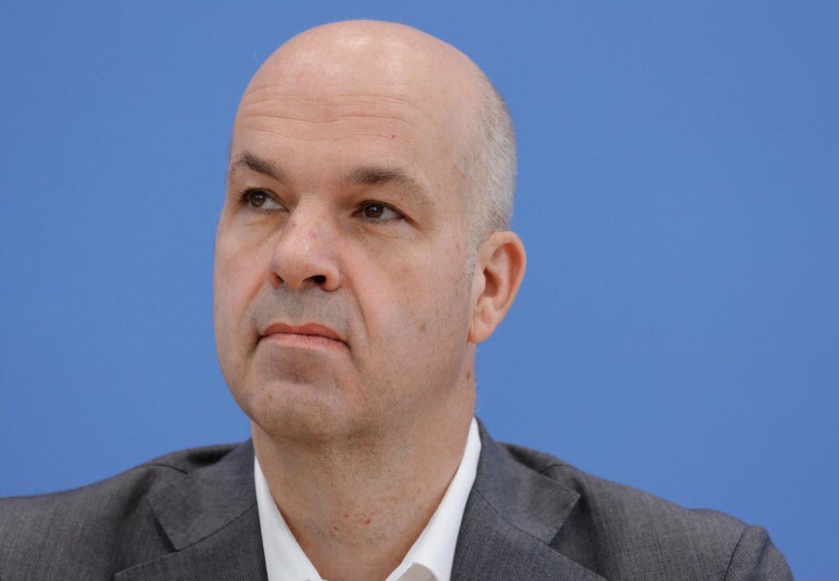 Ceterum censeo Unionem Europaeam esse delendam tweet media