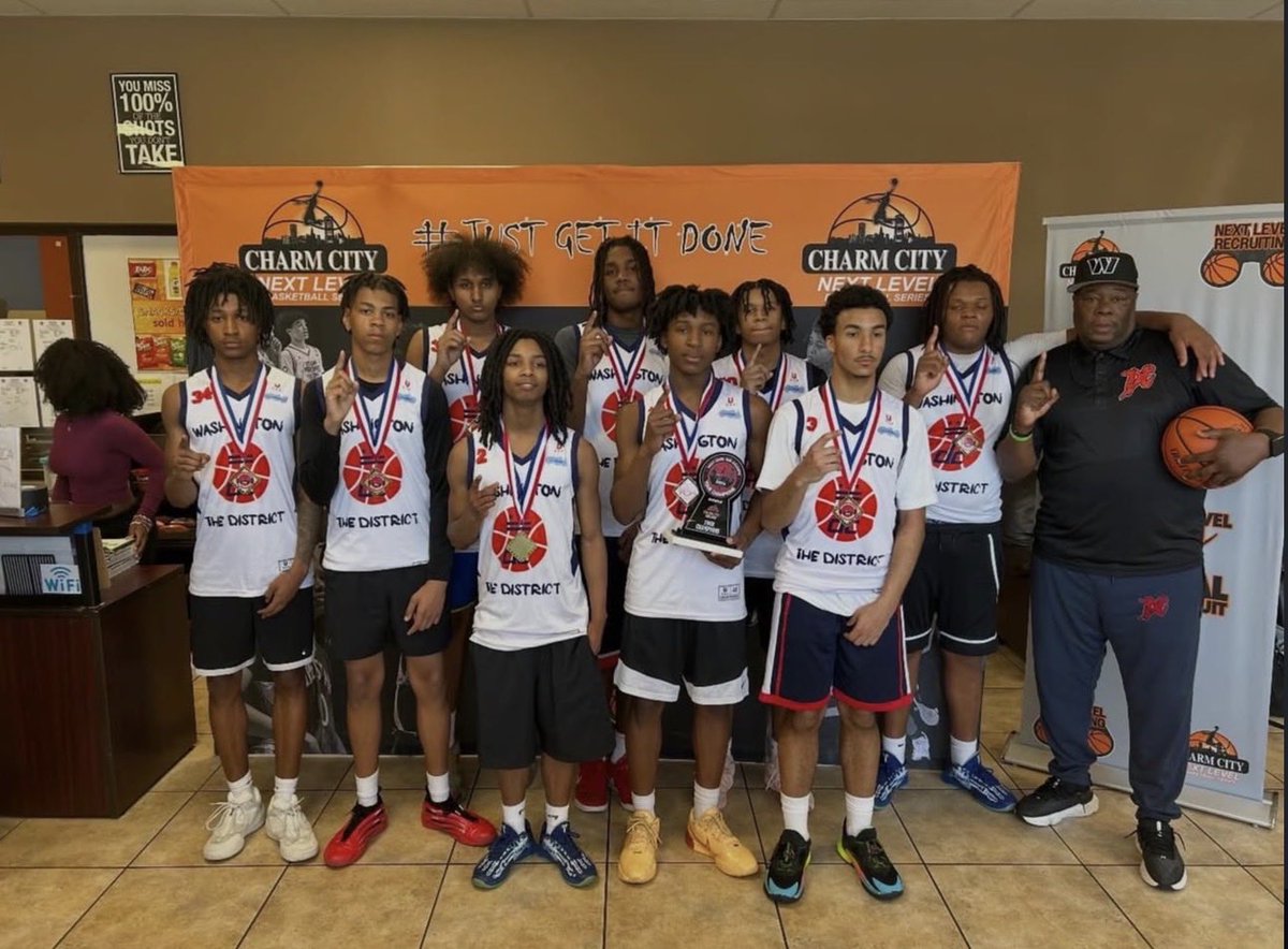 RechabTekle's tweet photo. During the previous weekend I played my first aau tournament at charmscity,Va of the year and dropped 32points second game &amp; 24 points in the fourth. And ended up winning the tournament great weekend boys. https://t.co/VxKFWGulnz