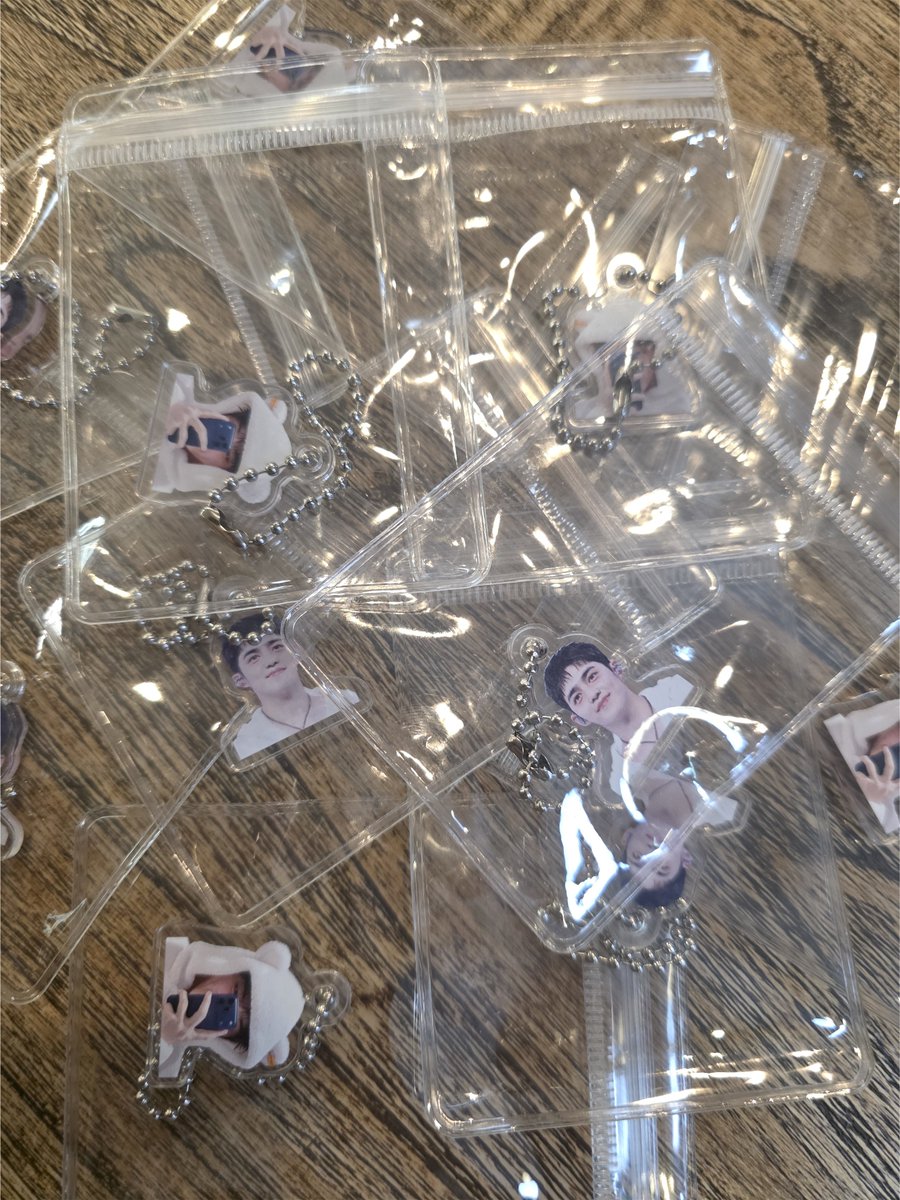 SEVENTEEN WORLD TOUR [NEW_] ENCORE FREE GIFT

세븐틴 인천 앙콘 나눔

짜그만한 에스쿱스 키링 받아가세요!

🍒날짜 : 4월 5일 (막콘)
🍒장소 / 착장 : 당일 타래 공지
🍒수량 : 각 50개
🍒수령방법 :  #RT + FOLLOW