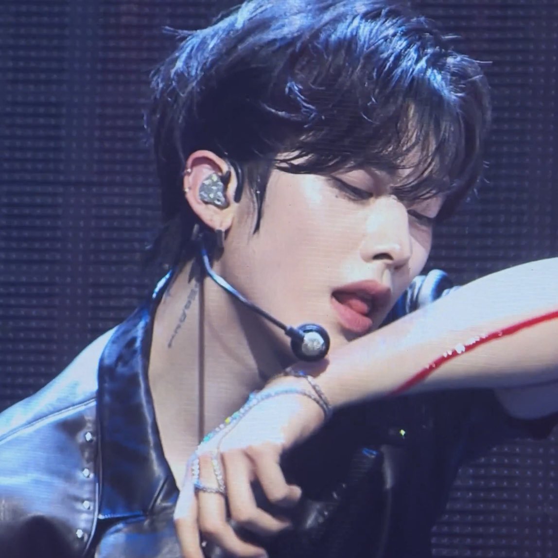 sara🐯 tweet media