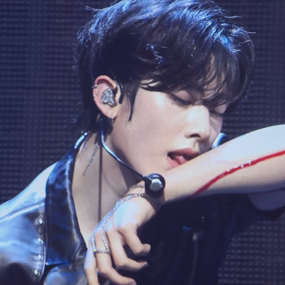 sara🐯 tweet media