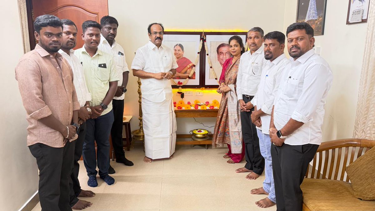 Siddharthappaa's tweet photo. 31.03.2026
தலைவர் ஆசிபெற்ற
திண்டிவனம் தொகுதி வேட்பாளர் அண்ணன் @VanniArasu_VCK அவர்கள் மாண்புமிகு அமைச்சர் @TThenarasu அவர்களை சந்தித்து வாழ்த்து பெற்றார்.
@imKalaiVani @velichamtvtamil https://t.co/9R4NgWLBgY