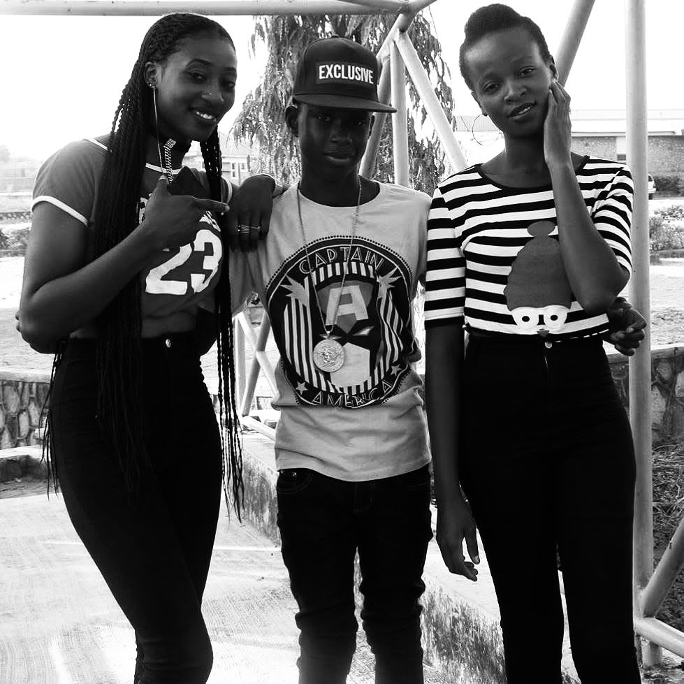 lol this Rema’s picture reminds me  of a video shoot I went for when I was in Jss1 🤣🤣😭