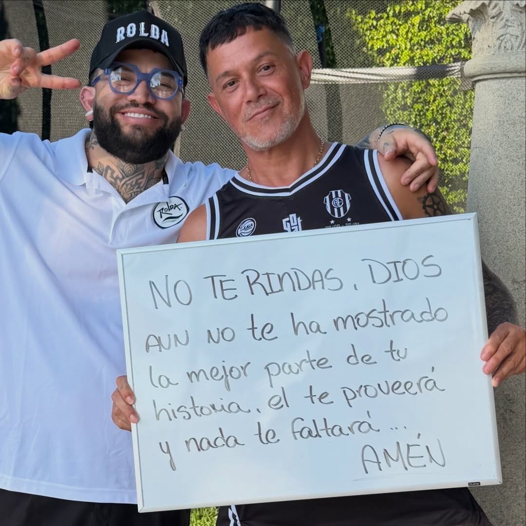 “NO TE RINDAS, DIOS AUN No te ha mostrado la mejor parte de tu historia, el te proveerá y nada te faltará ...AMÉN” <a href="/AlejandroSanz/">Alejandro Sanz</a> 

#Frase #AlejandroSanz #Sanz 

🔁leogodisgood