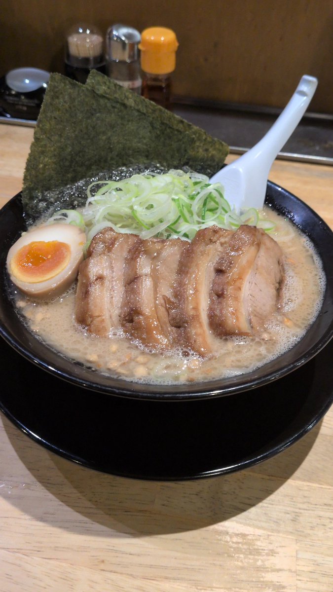 ウォルフ tweet media