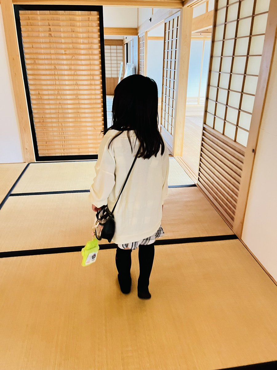 rodory0420's tweet photo. 👧🏻新小2。自由を愛する一人っ子。アイプリ、シール、チョコレートが好き。服装は肩と腹は出てるほうがいい。スイミング。労働お小遣い制を導入。泣き虫。

🙋🏻‍♀️︎娘か3ヶ月の時に、卵巣がんのため全摘。故に一人っ子。最近肩こりが酷い。
#momofoneツイオフ
#momofoneツイオフ自己紹介 https://t.co/ptZqg9Qyra