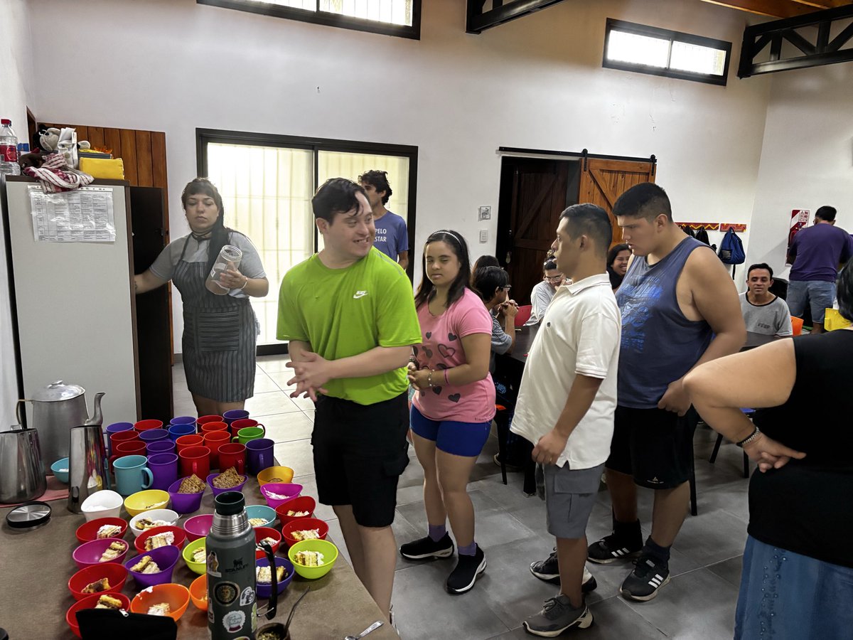 ATENCIÓN 🚨🚨🚨
El centro de día “Juntos a la Par” está al borde del cierre. El programa federal ‘Incluir Salud’, no paga desde octubre. Este es el último mes que pueden pagar sueldos y será por un préstamo obtenido. La institución presta servicio a más de 40 personas con