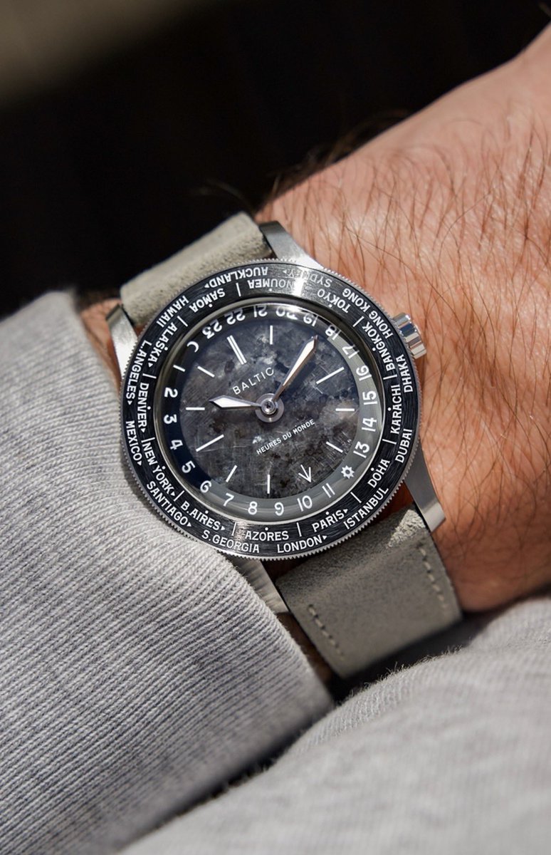 secondemorte's tweet photo. Baltic annonce sa nouvelle collection « Heures du Monde »,

 3 coloris de pierres différentes sur un modèle permettant d’afficher différents fuseaux horaires en même temps. 🌍

Boîtier acier 37mm, calibre auto suisse, étanche à 100m.

Laquelle préférez vous ? https://t.co/eggAtB4Ghj