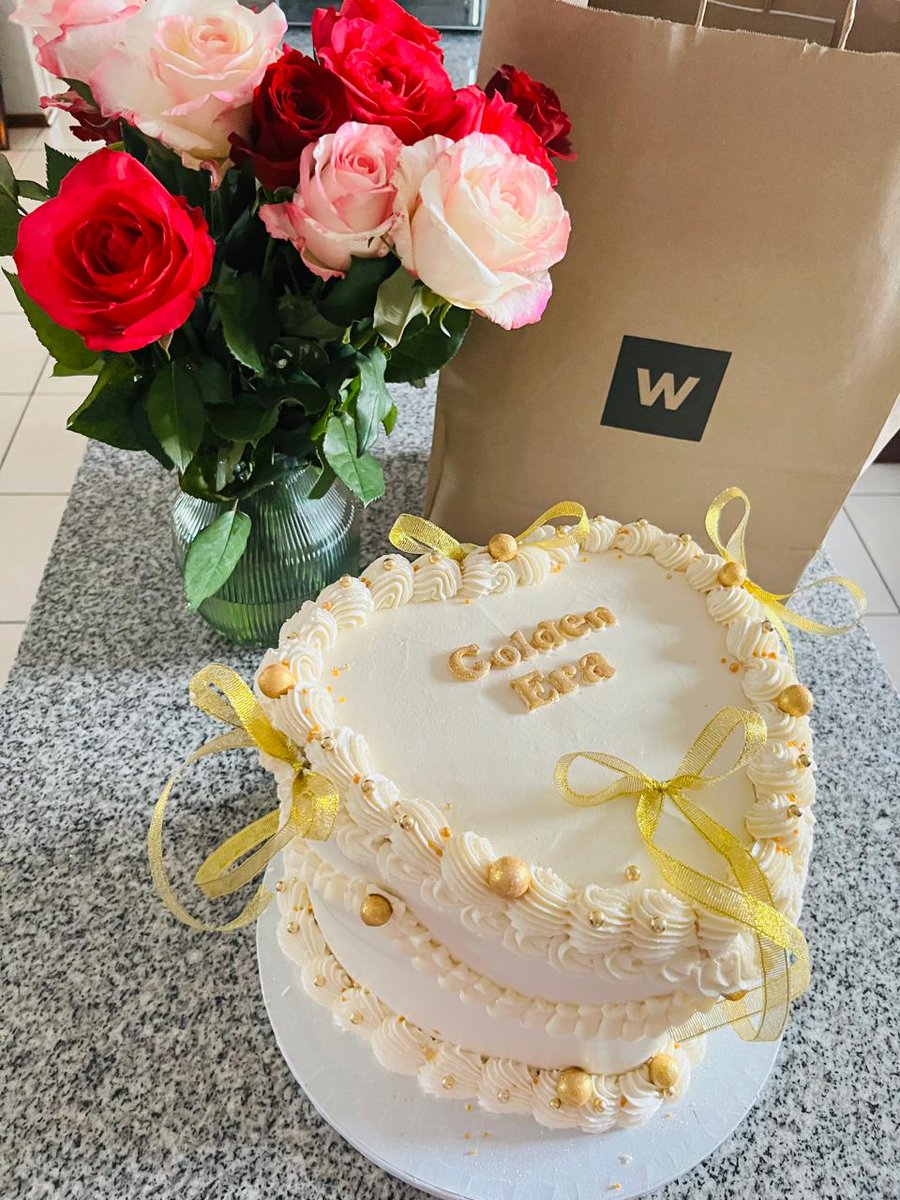 KelIsAGoddes's tweet photo. Birthday cake was very delicious #TreatMeTuesday #Easter #Birthday #carrotcake https://t.co/DesRP7IDqe