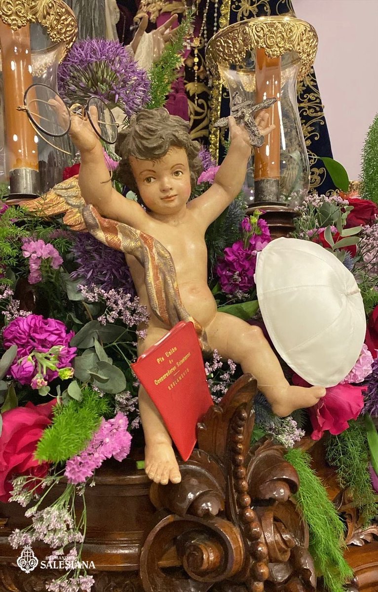 HdadSalesiana's tweet photo. El entrañable ángel Pablito volverá este año con detalles muy especiales y llenos de significado:
 
Por un lado, nuestro angelito quiere sumarse al 150 Aniversario fundacional de la Asociación de Salesianos Cooperadores, que es la tercera rama de la Familia Salesiana. Con este motivo, Pablo llevará en sus manitas dos objetos personales muy significativos de un Cooperador malagueño de la primera mitad del siglo XX, quizás el más conocido, el doctor Don José Gálvez Ginachero. En concreto, se trata de sus personalísimas gafas y de una cruz de plata que él portaba siempre.
Sirva también este gesto para pedir a Dios la pronta beatificación de este insigne benefactor malagueño que se cuenta entre los Salesianos Cooperadores de Málaga.

Por otro lado, y a los pies de Pablo, figurará un solideo del papa León XIV, donado a la Hermandad, y con el que nuestra Corporación Salesiana quiere festejar el inicio del Pontificado de Su Santidad León XIV y del episcopado en Málaga de Don José Antonio Satué, a los que Dios guarde muchos años.

#NazarenosdeDonBosco
#CofradiasMLG