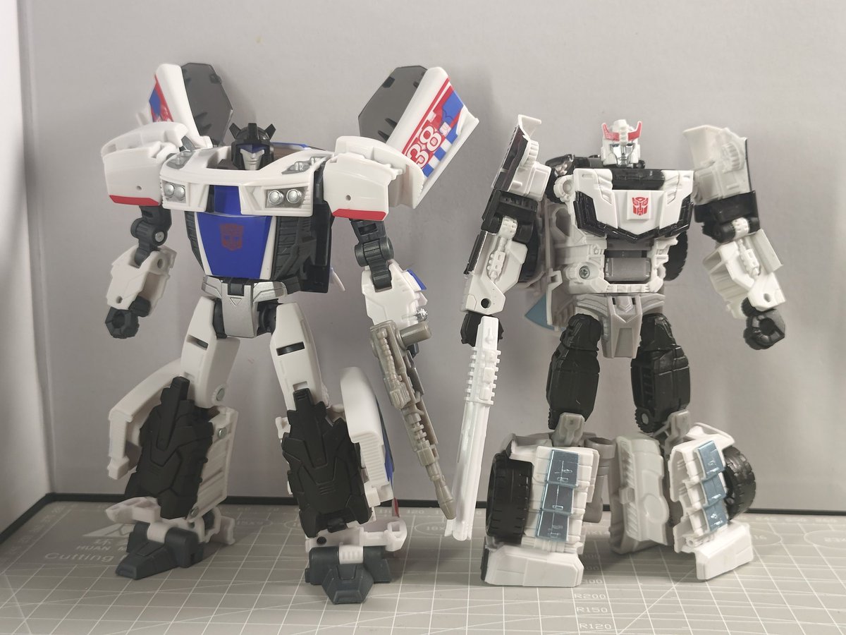 IDW Jetfire tweet media