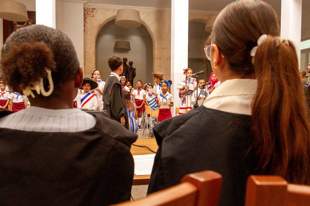 🇨🇺 Juicios al bloqueo que impone el gobierno de los EE.UU a Cuba se desarrollan en las instituciones educativas del país, una iniciativa de la Organización de Pioneros José Martí, a propósito de celebrar su #65Aniversario el próximo #4DeAbril. Tenemos derecho a vivir en paz.