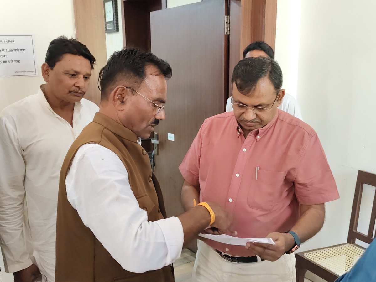 rewacommissione's tweet image. कमिश्नर बीएस जामोद ने जनसुनवाई में कमिश्नर कार्यालय सभागार में आवेदन पत्रों में सुनवाई की। 

@CMMadhyaPradesh
@DrMohanYadav51

#JansamparkMP
#Rewa #रीवा