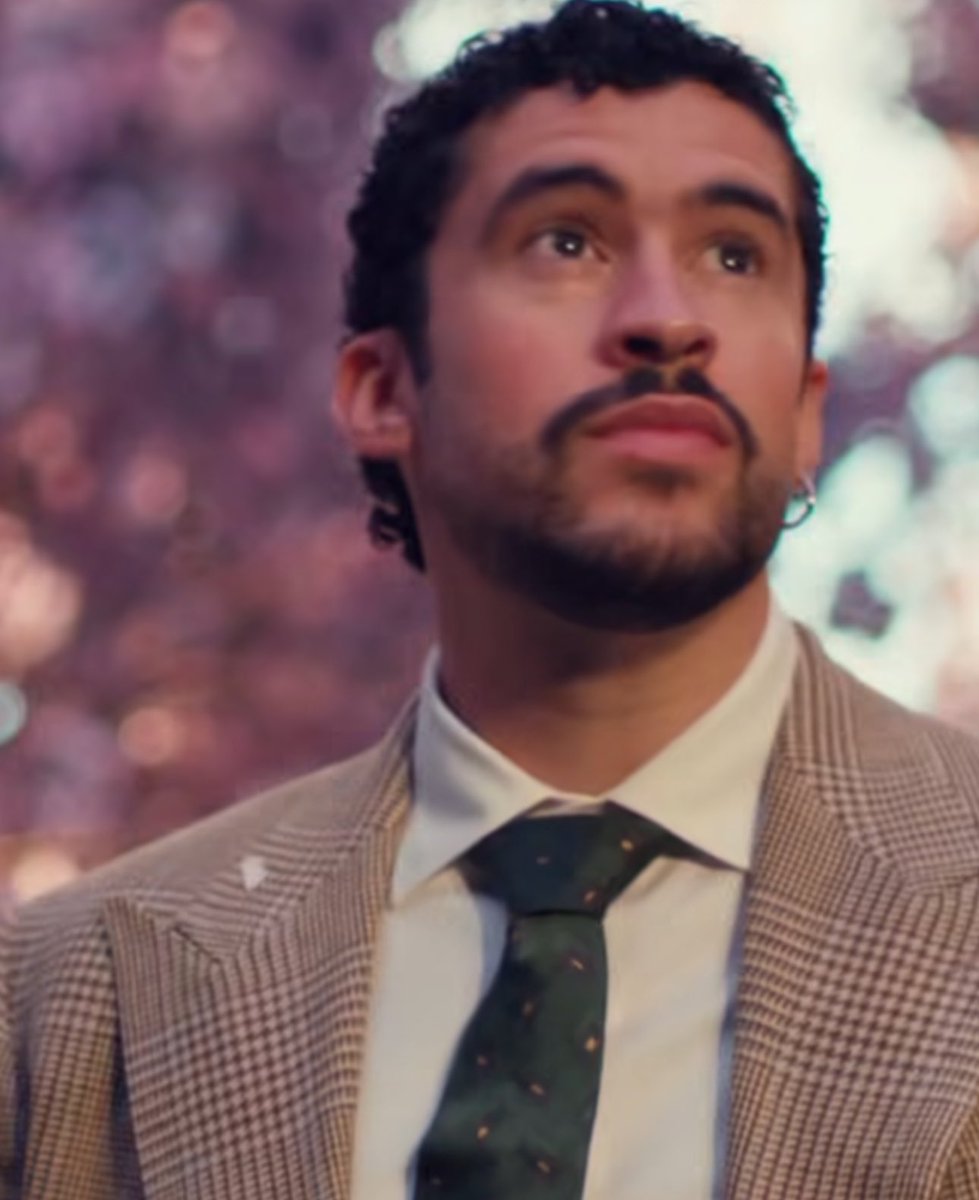 Access Bad Bunny tweet media