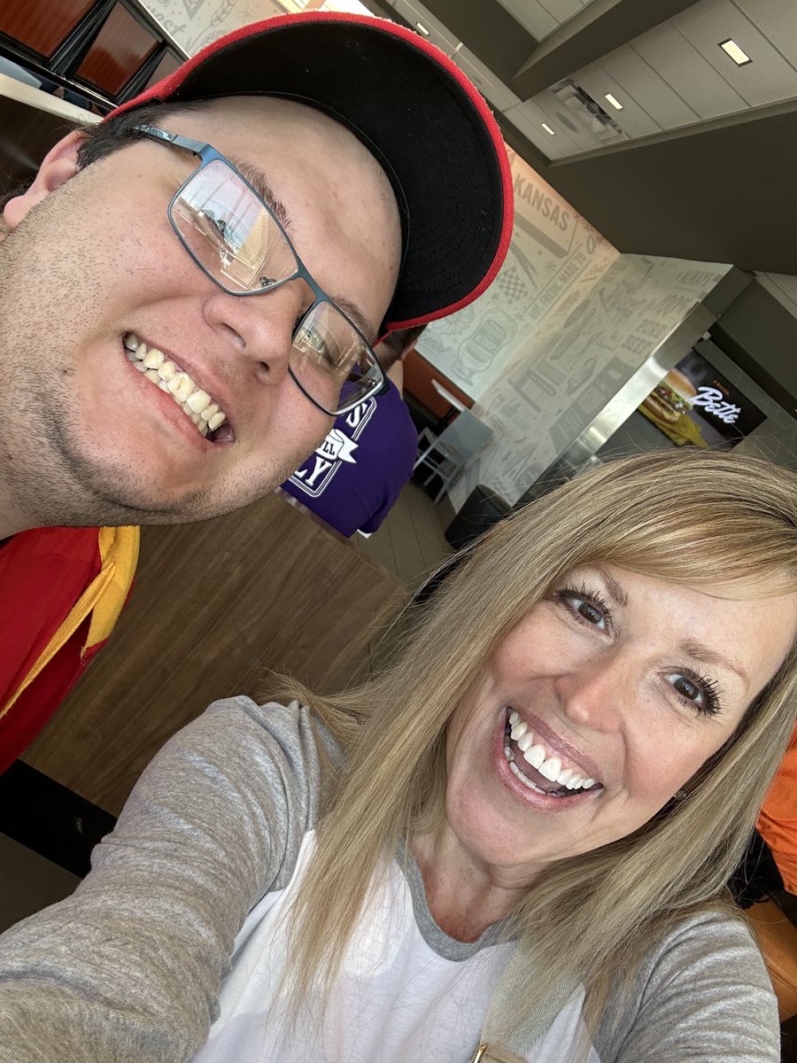 King Chris (Mr. Happy) tweet media