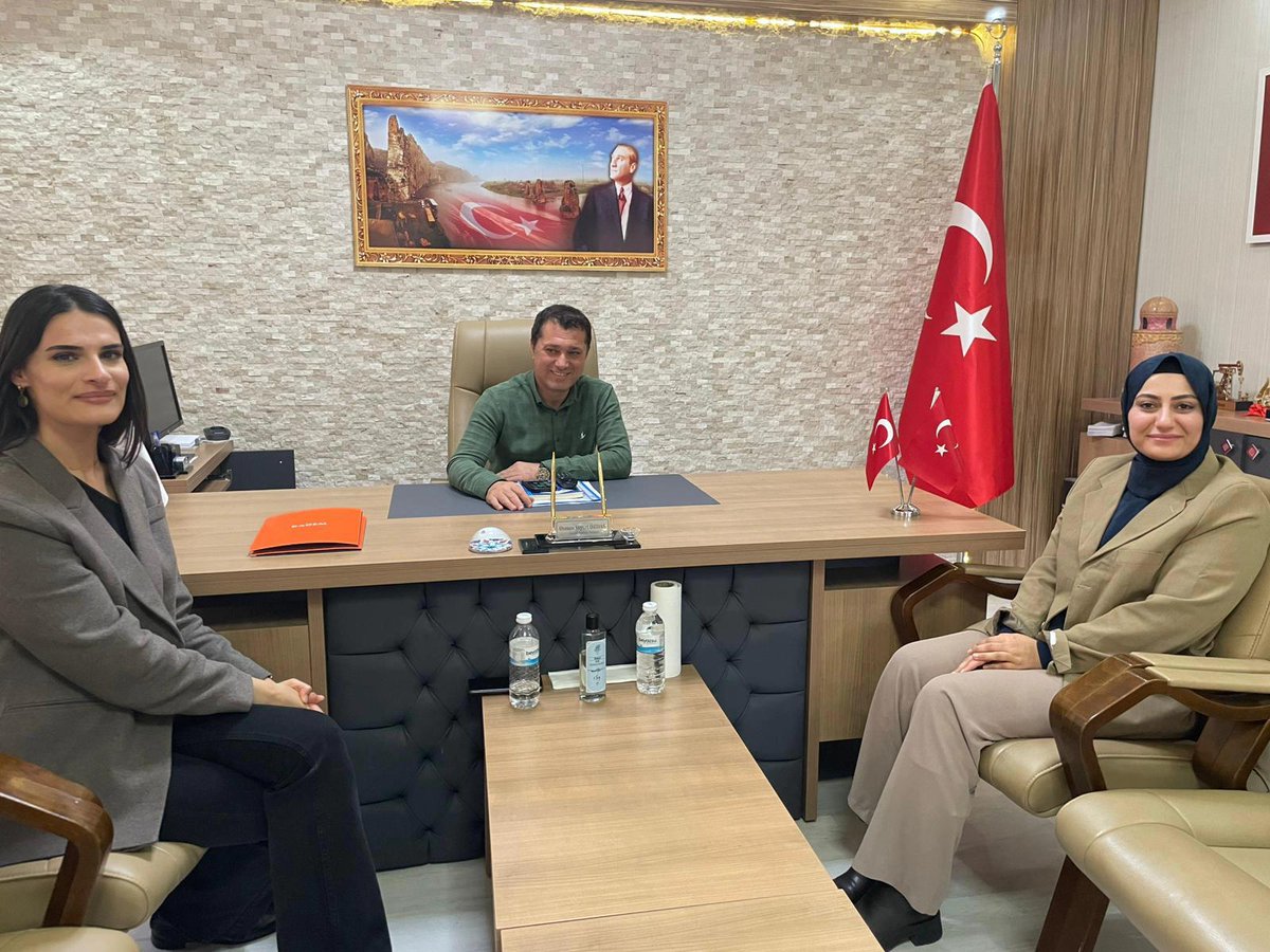kadembatman's tweet photo. Batman KADEM Temsilciliği olarak, Petrolkent Gençlik Merkezi Müdürü Sayın Osman Veysel Özdaş’ı ziyaret ettik. Çalışmalarımız hakkında bilgi paylaşımında bulunarak istişarelerde bulunduk. Nazik ev sahiplikleri için kendilerine teşekkür ederiz. https://t.co/IwSgT509CS