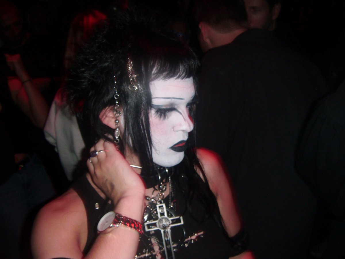 ValManslaughter's tweet photo. omggg goth night was so funn :33 https://t.co/Nnu78IXkxd