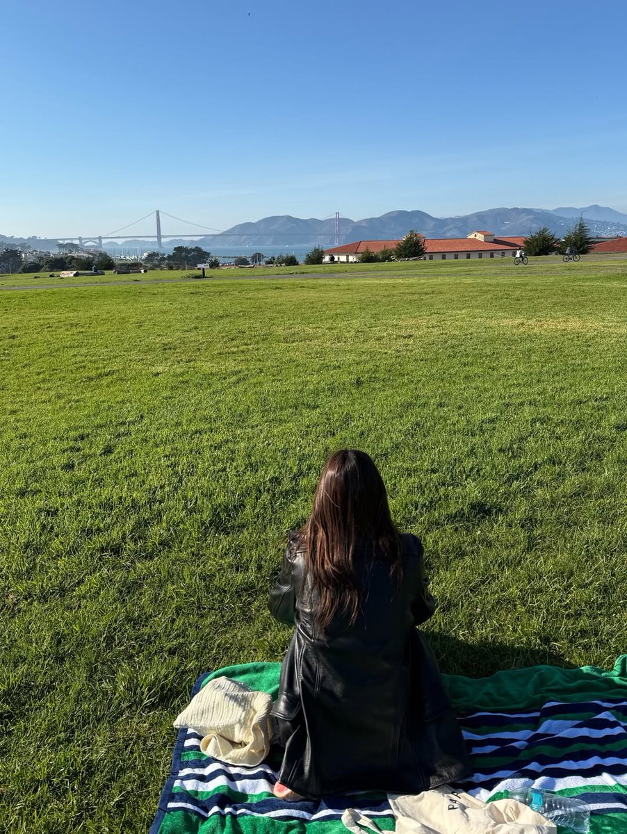 𝙨𝙤𝙡𝙞𝙩𝙖𝙧𝙮 𝙗𝙮 𝙠𝙧𝙮𝙨𝙩𝙖𝙡 tweet media