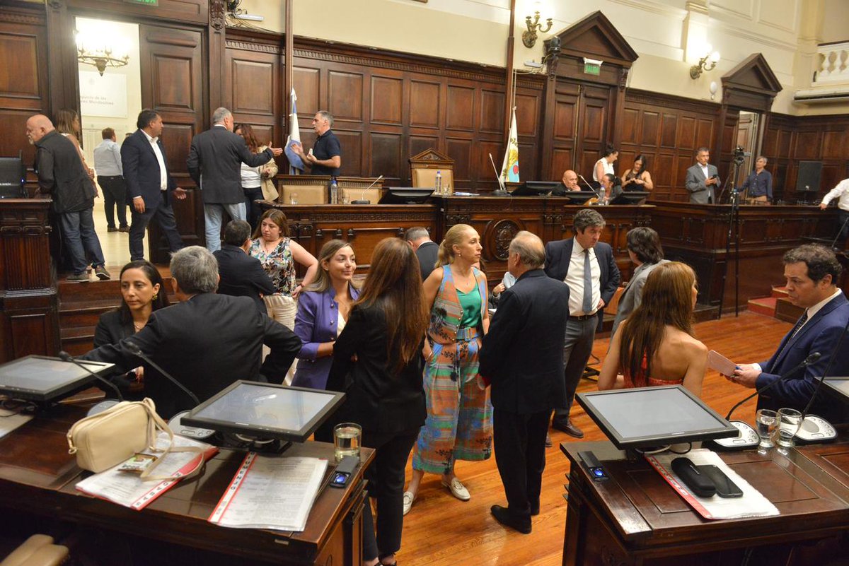 Sesionamos en <a href="/senadomendoza/">Cámara Senadores de Mendoza</a> 🏛️ Aprobamos el acuerdo de Leonardo Viñolo como Consejero del Río Atuel y el proyecto que modifica el régimen de flagrancia en el Código Penal, para agilizar los procesos, unificar audiencias y crear fiscalías especializadas en toda la provincia.