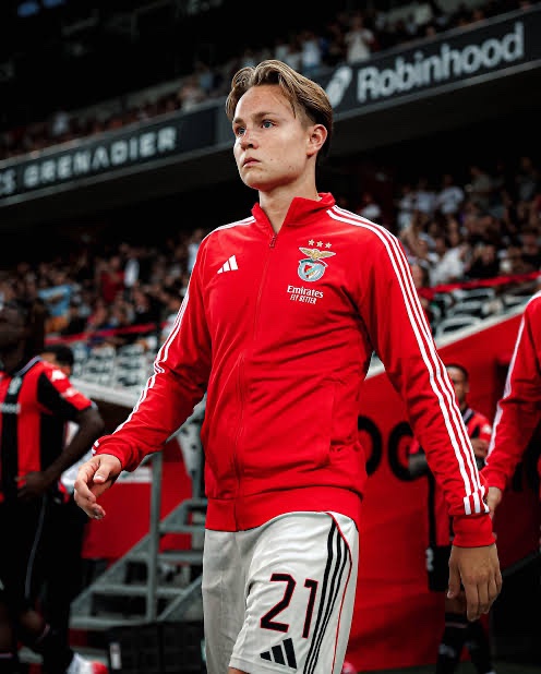 𝖤𝖫 𝖯𝖱𝖤𝖲𝖨𝖣𝖤𝖭𝖳 tweet media