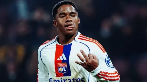 O Brasil não se preocupa em lapidar suas jóias

Mbappe (19 anos): Campeão do Mundo - Protagonista

Yamal (17 anos): Campeão da Europa - Protagonista

Álvarez (22 anos): Campeão do Mundo - Importante

Endrick (19 anos): Hoje não, é pro futuro 

E vamos repetir o roteiro de 2010.
