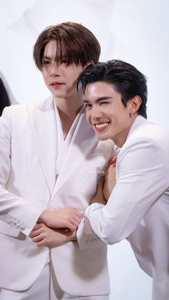 PNumber6_'s tweet photo. พี่เจเจกับน้องเน็ต😳
NETJJ WITH EARTHLAB
@netsiraphop @jj_rcp
#netsiraphop #jj_rcp #NETJJ
#EARTHLABXNETJJ https://t.co/hFpyLpcVQ5
