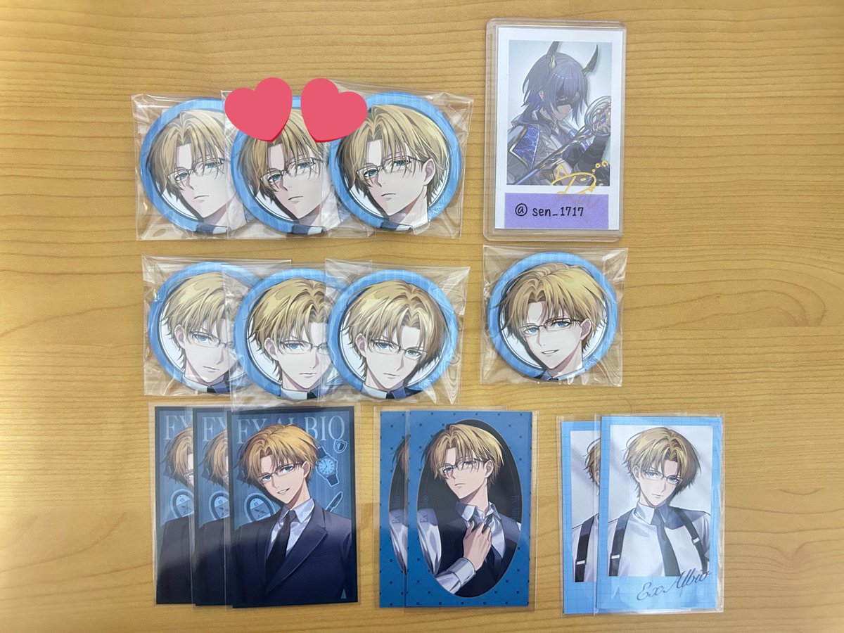 y93846571's tweet photo. @sen_1717 初めまして。検索よりお声掛け失礼いたします。画像の1枚目の缶バッジと後ほど2枚目スタンプのものが2点届く予定です。お借りして印を付けさせて頂きましたものとの交換は可能でしょうか？
またカードにつきましても一次枠の方の回答待ちですが、交換をお願いしたく存じます。↓ https://t.co/b9mrANUJj8