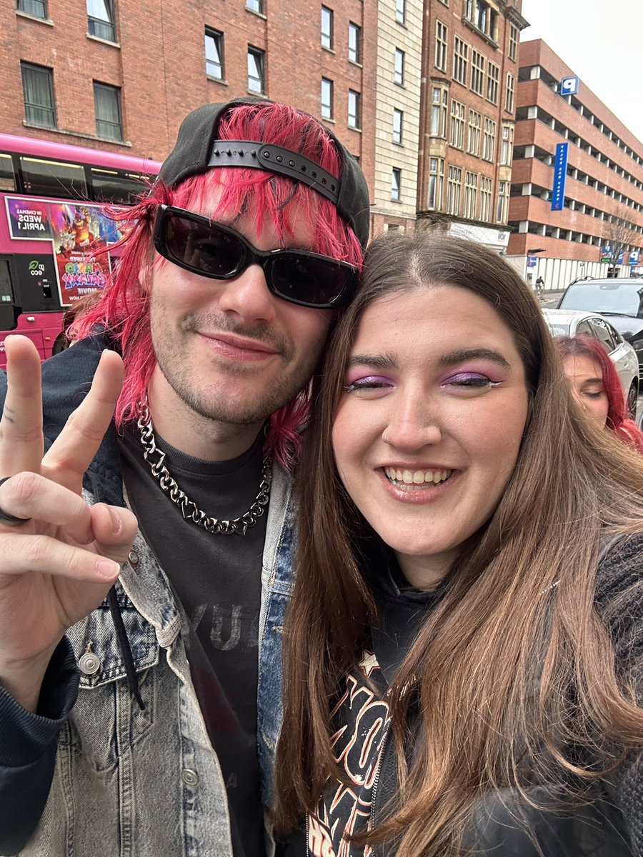 rachel met 5sos☆ tweet media