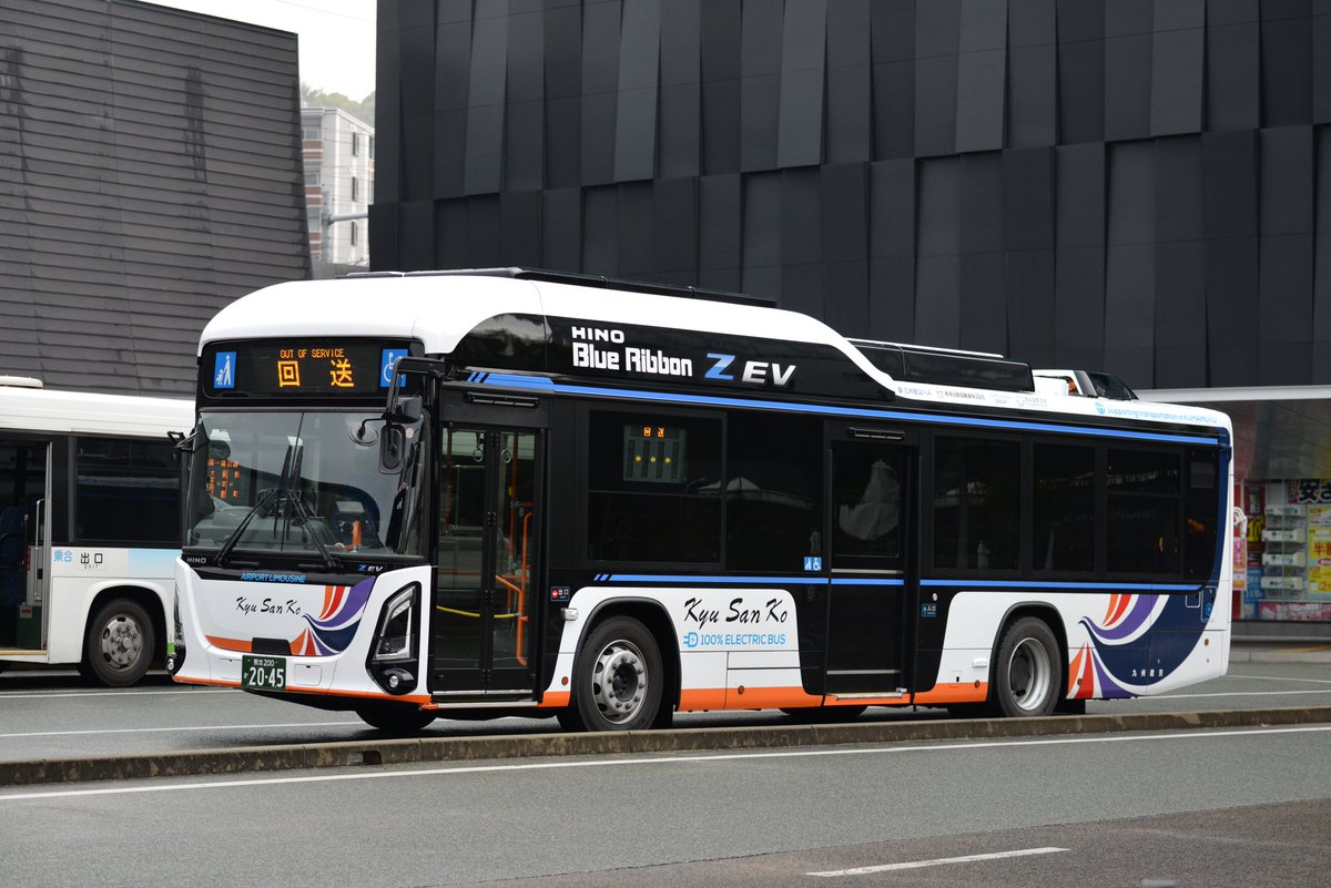 熊本200か2045(高速) ZAC-KV828L1 2026年式 全国初となったブルー