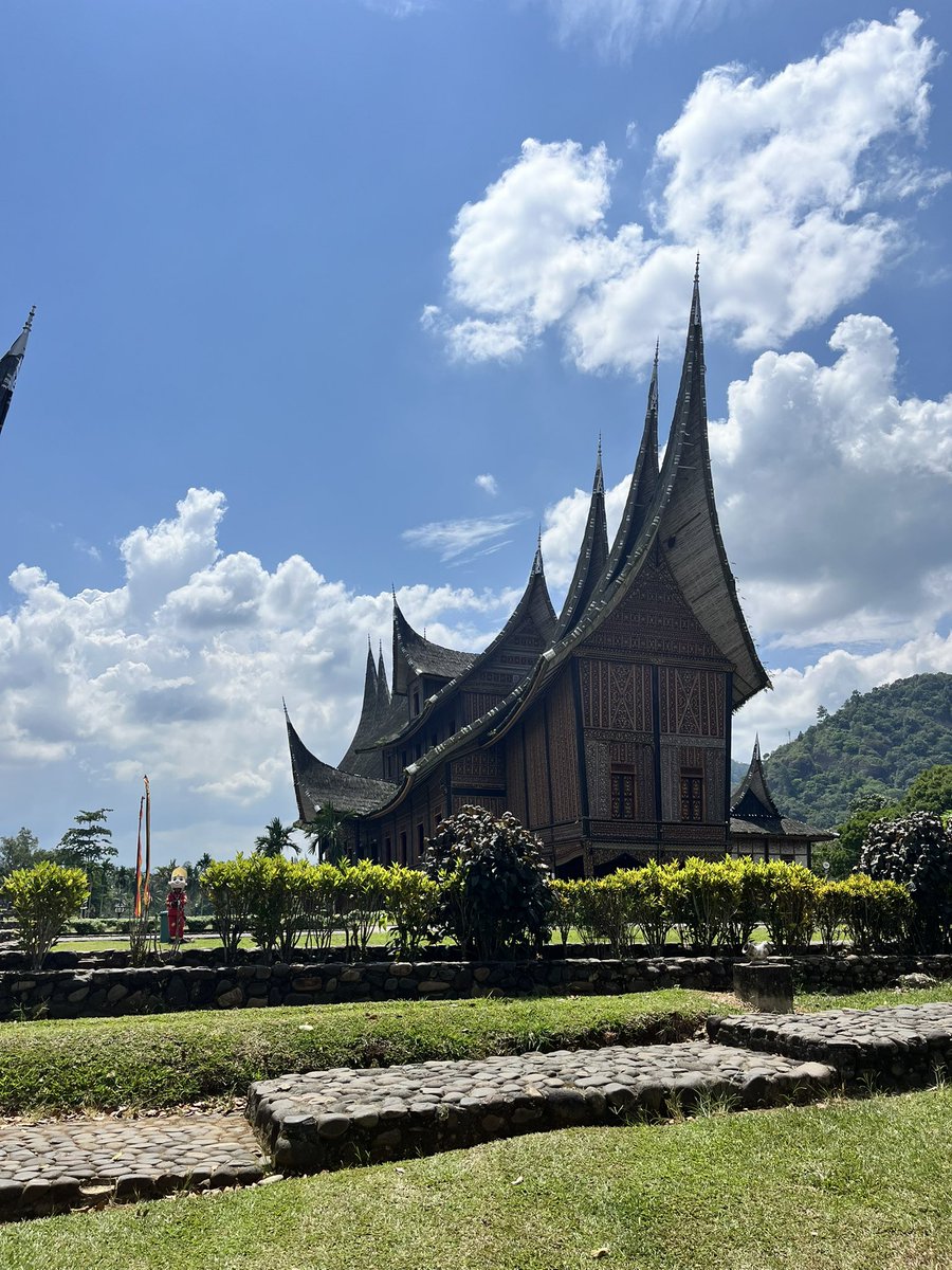 Fendi #RobohKuilHaram tweet media