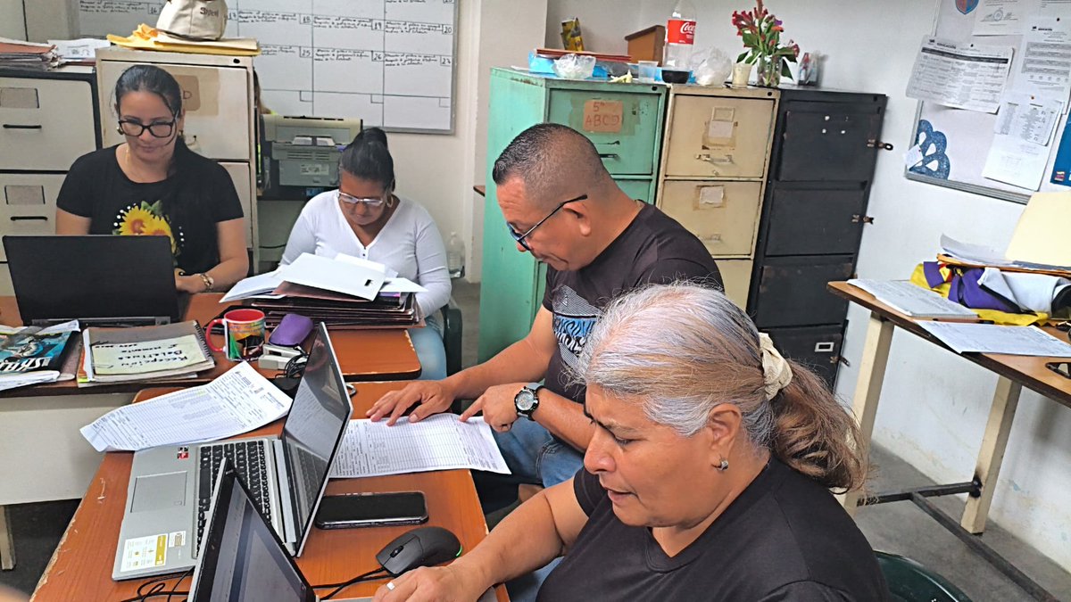 misionribastru7's tweet photo. Jornada de Carga del Sistema de Gestión Escolar en Misión Ribas: Activos en los Municipios Valera, Pampán y Boconó. ¡Seguimos avanzando! 🇻🇪

#misionribastrujillo #seguimos https://t.co/qqMpjXz8i0