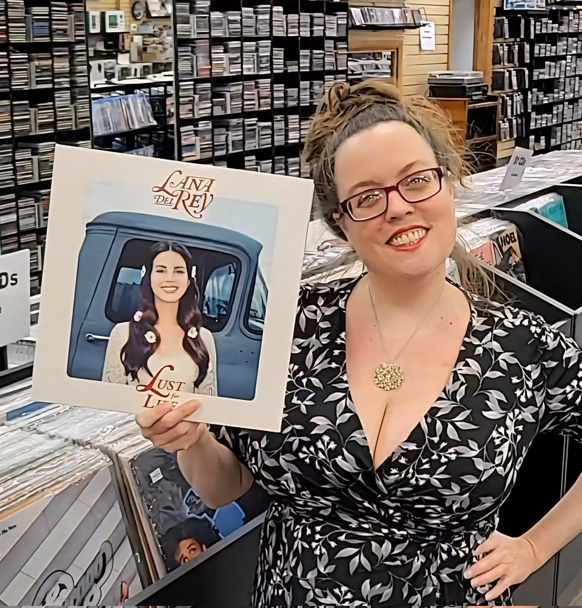 SpinMeRoundStore tweet media