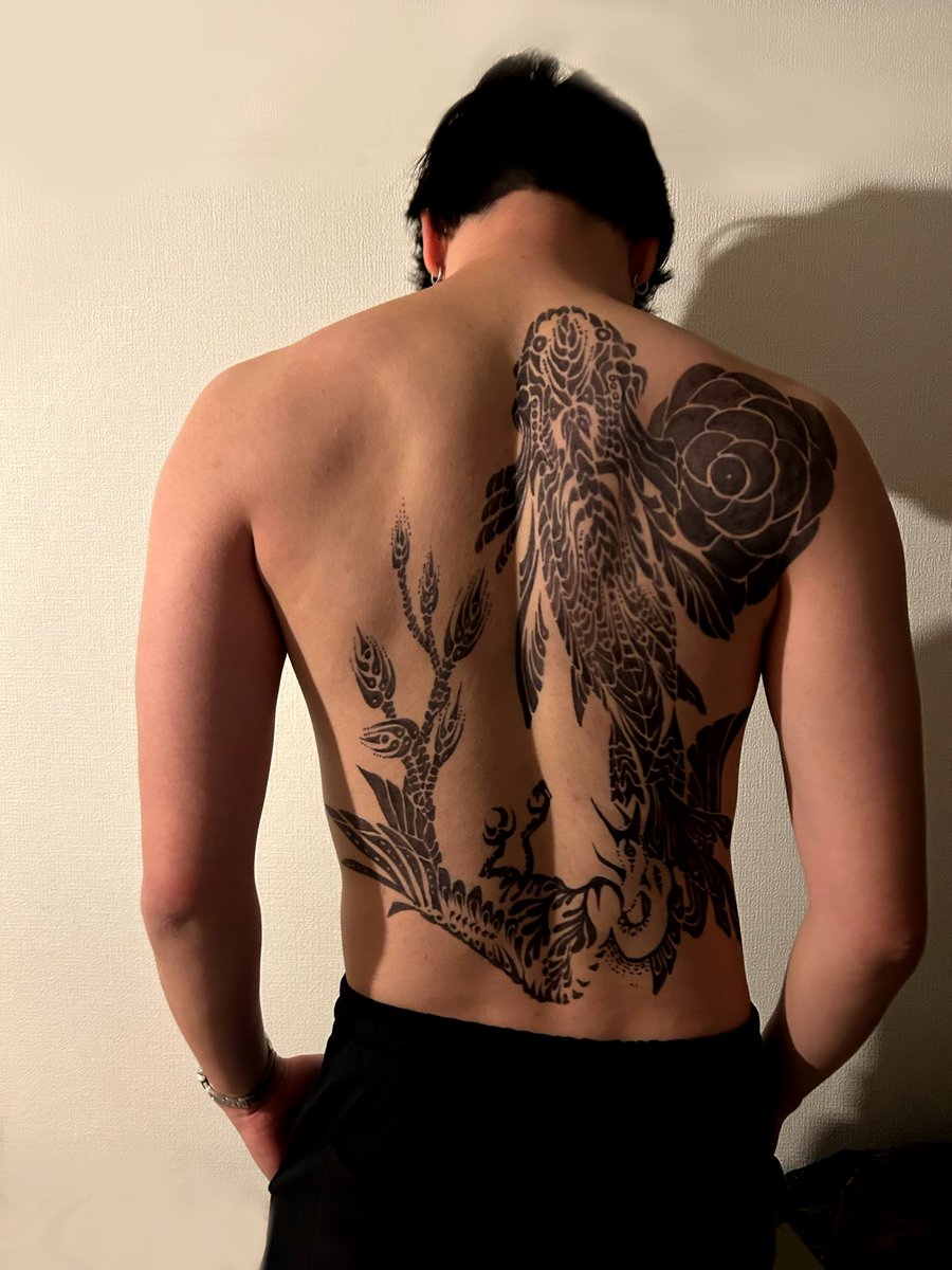 鳥の頭が双頭です